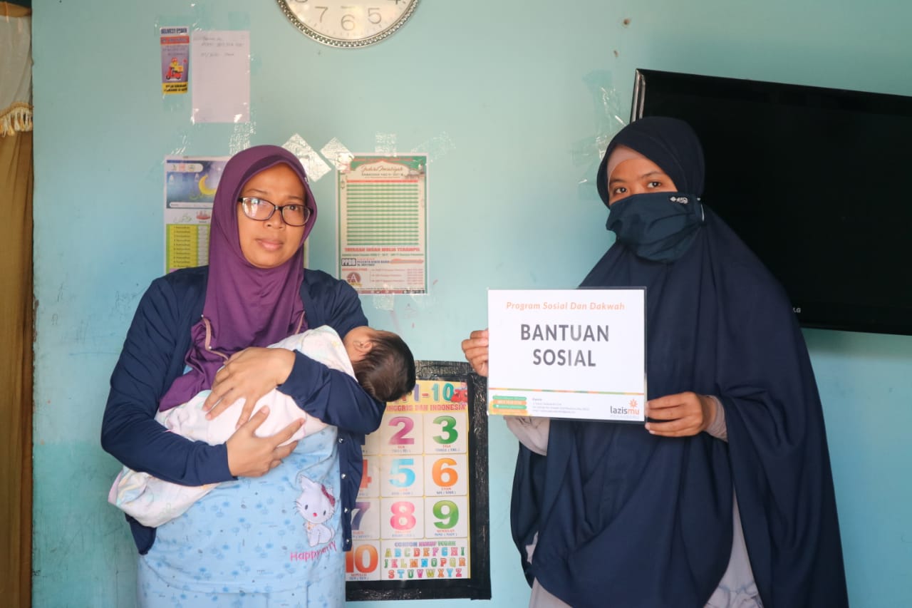 Program sosial Lazismu Pekanbaru untuk Bantuan persalinan Bu Dewi salah seorang Mustahik